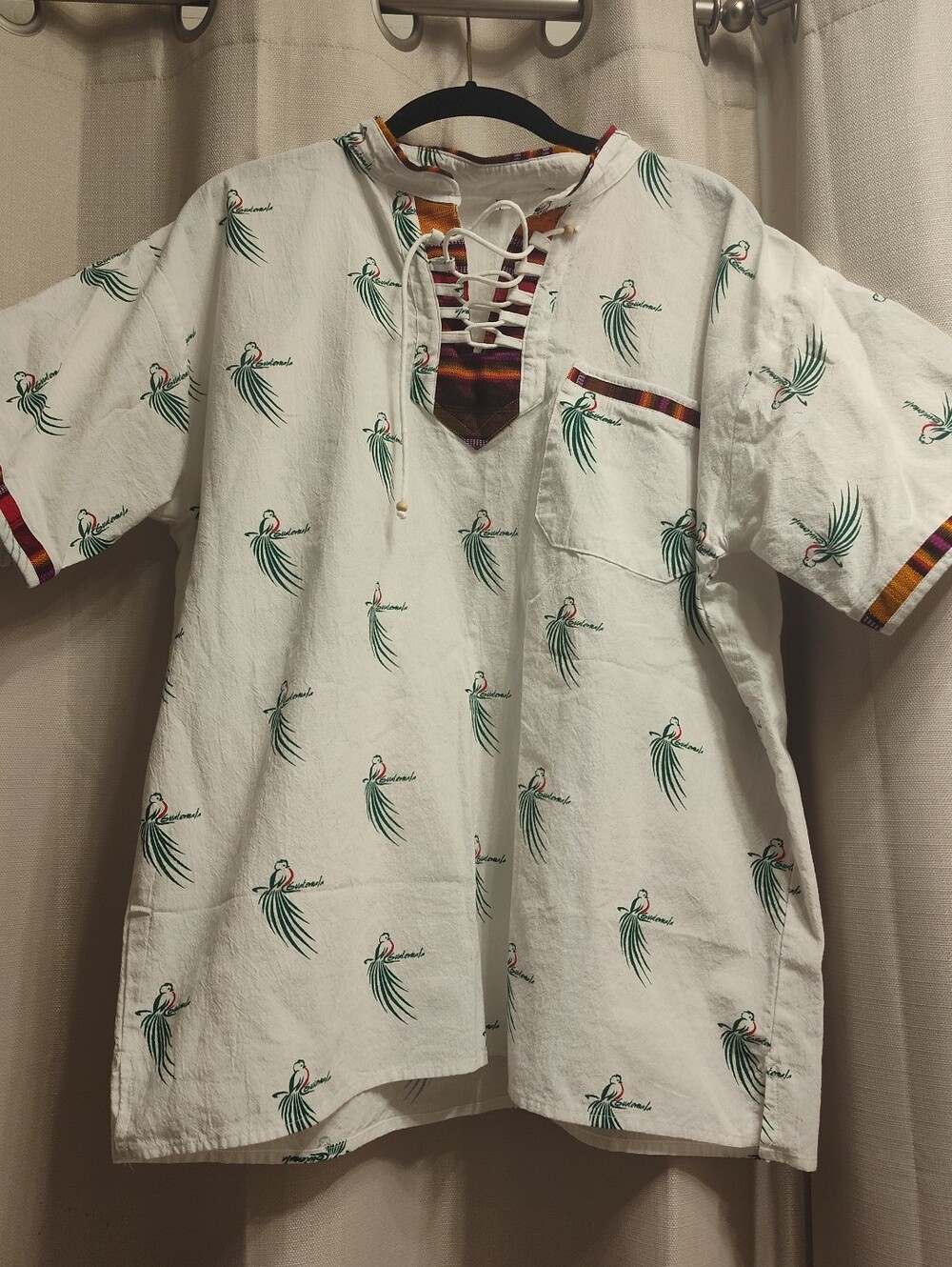 GUATEMALA Mens Pullover Short Sleeve Shirt Size L White Bird Print